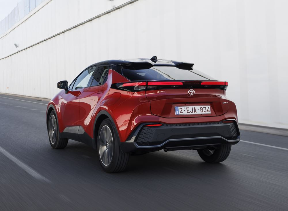 Le SUV du segment C Toyota C-HR affiche un style spectaculaire de concept-car
