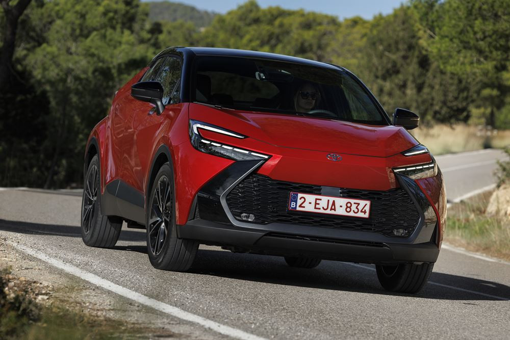 Le SUV du segment C Toyota C-HR affiche un style spectaculaire de concept-car