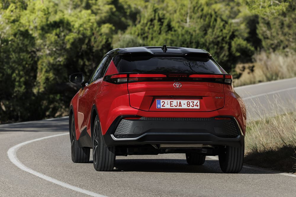 Le SUV du segment C Toyota C-HR affiche un style spectaculaire de concept-car