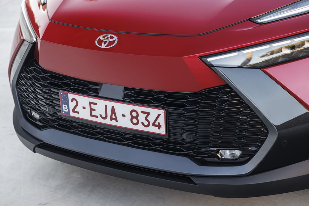 Le SUV du segment C Toyota C-HR affiche un style spectaculaire de concept-car
