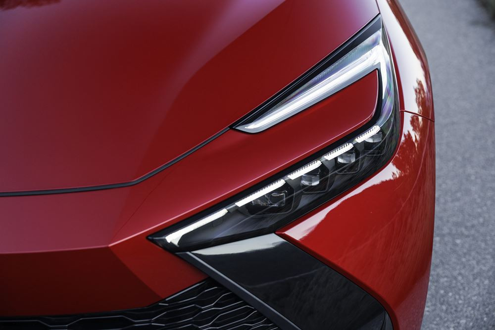 Le SUV du segment C Toyota C-HR affiche un style spectaculaire de concept-car
