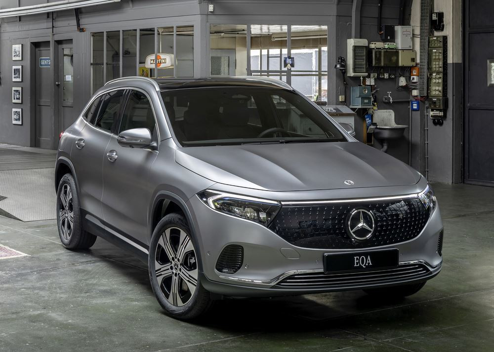 Le SUV compact électrique Mercedes EQA mis à jour en approche