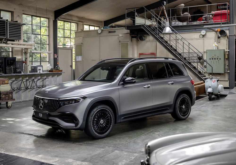 Le SUV compact sept places électrique Mercedes EQB mis à jour en approche