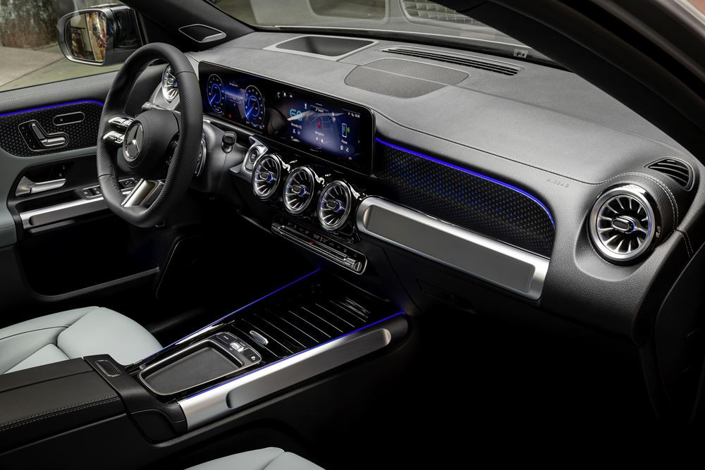 Le SUV compact sept places électrique Mercedes EQB mis à jour en approche