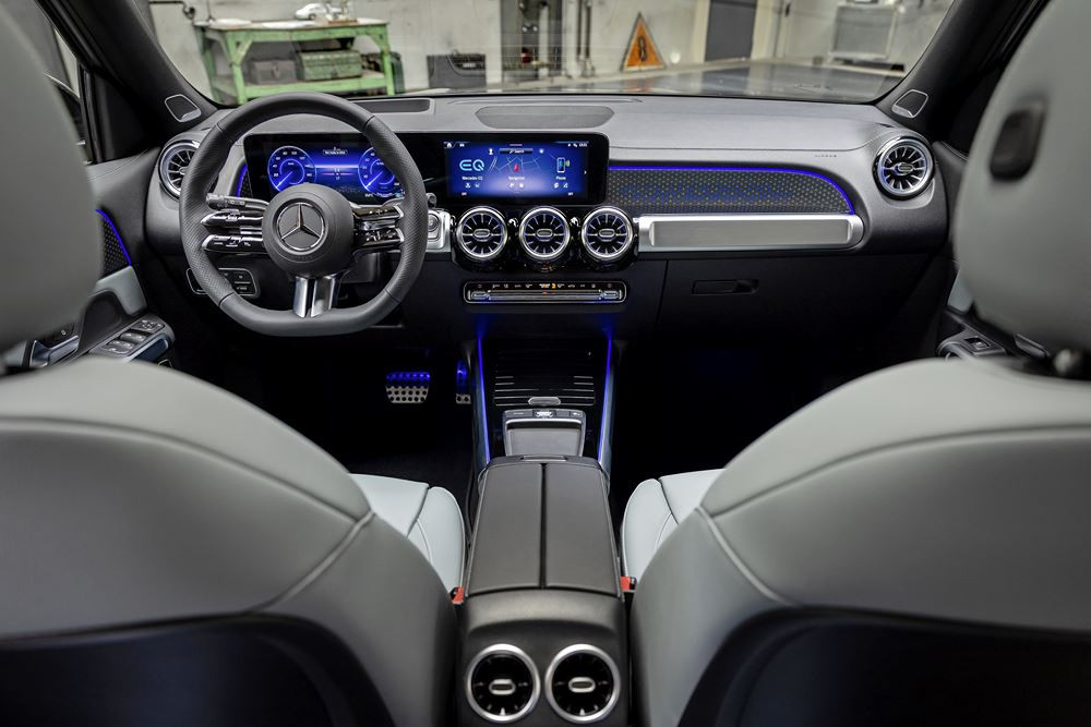 Le SUV compact sept places électrique Mercedes EQB mis à jour en approche