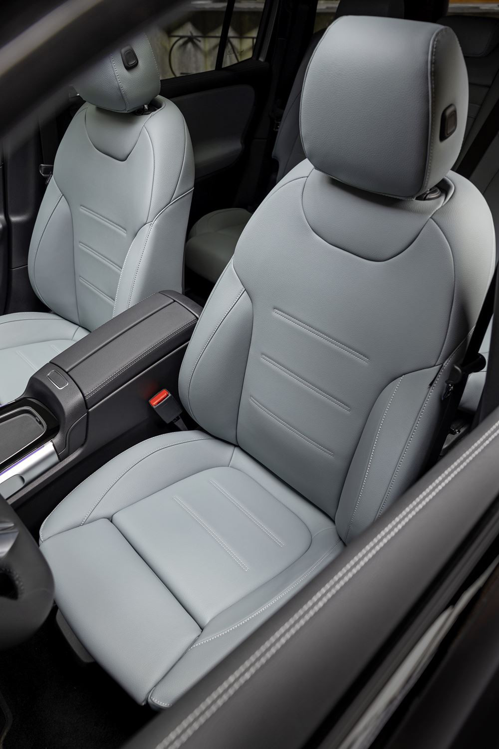 Le SUV compact sept places électrique Mercedes EQB mis à jour en approche
