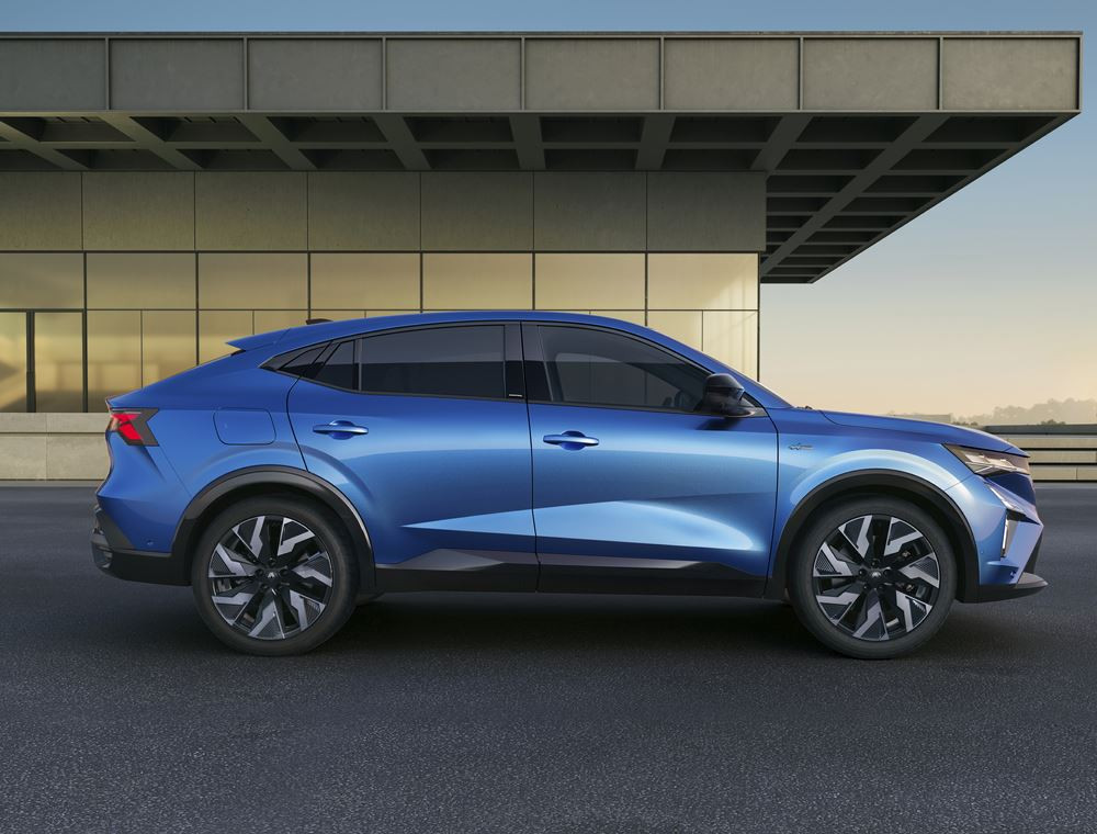 Le SUV coupé Rafale porte-étendard de la marque Renault en approche