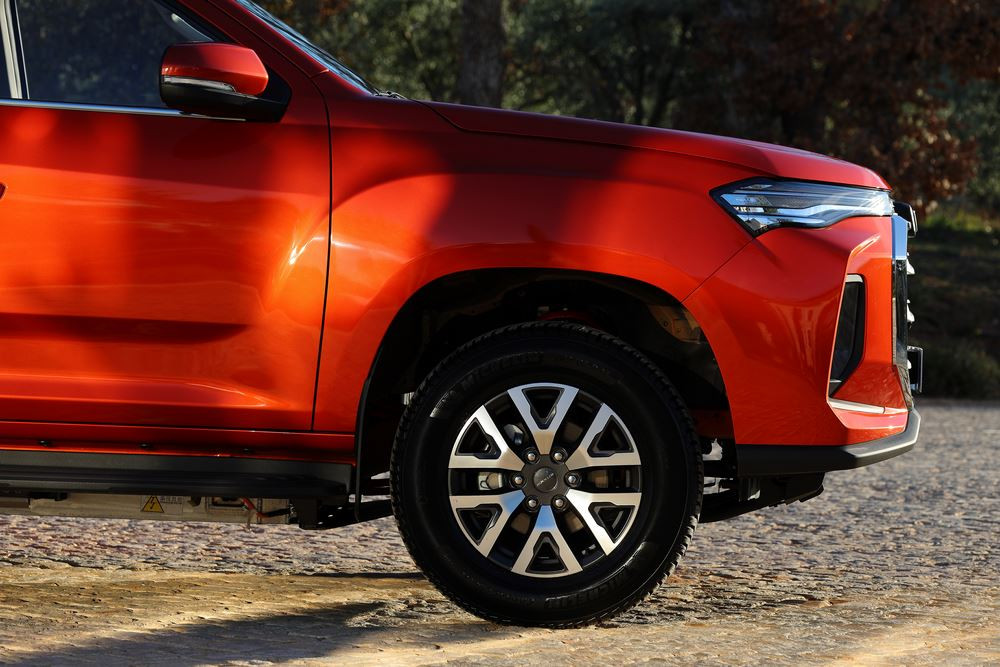 Le pick-up électrique T90-EV de Maxus assure une autonomie WLTP jusqu'à 330 km
