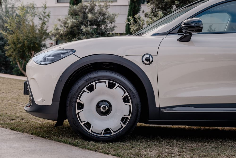 Le SUV coupé électrique smart #3 affiche une allure sportive premium