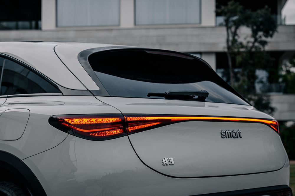Le SUV coupé électrique smart #3 affiche une allure sportive premium