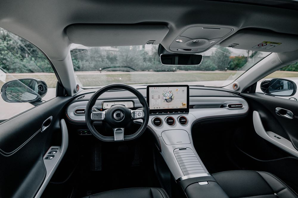 Le SUV coupé électrique smart #3 affiche une allure sportive premium