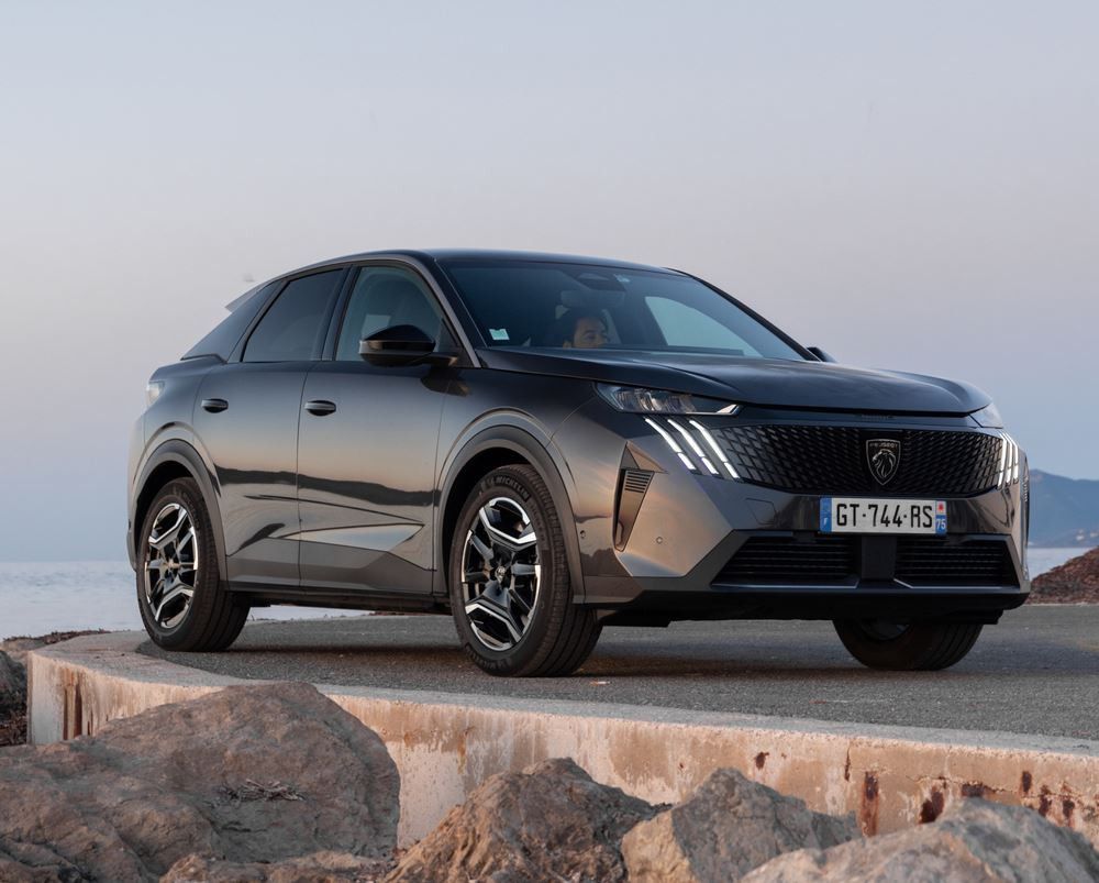 Le SUV fastback électrique Peugeot E-3008 entre dans une nouvelle dimension