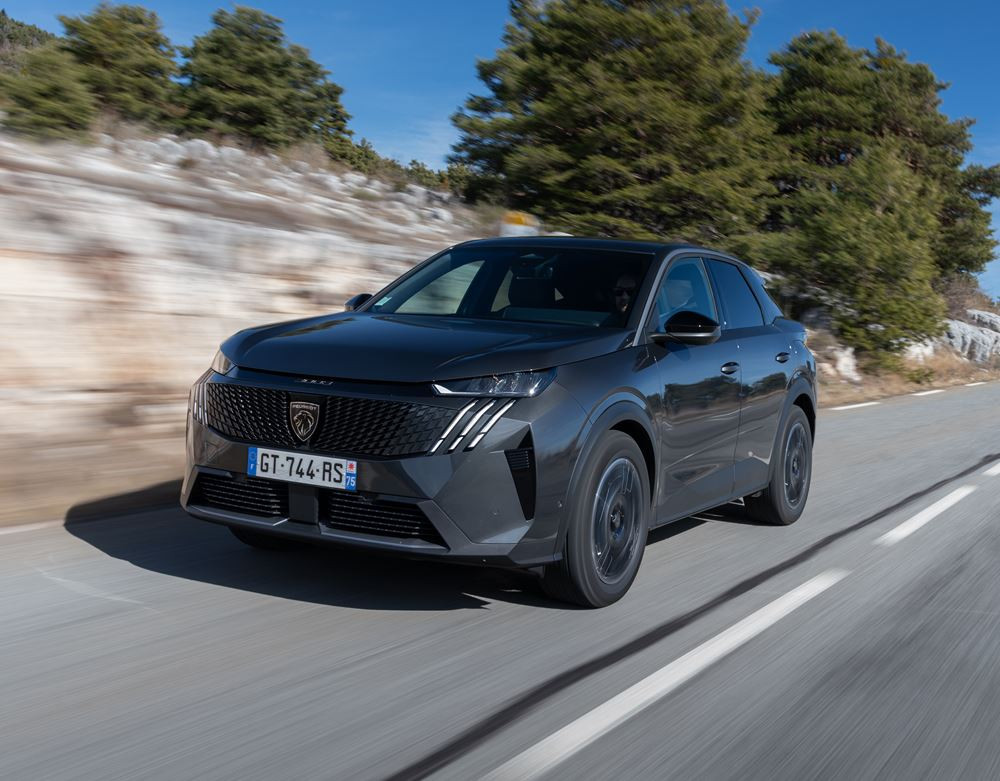 Le SUV fastback électrique Peugeot E-3008 entre dans une nouvelle dimension