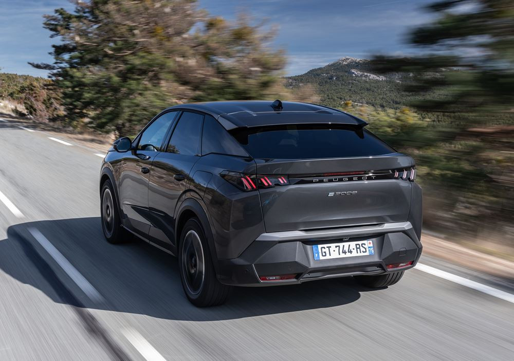 Le SUV fastback électrique Peugeot E-3008 entre dans une nouvelle dimension
