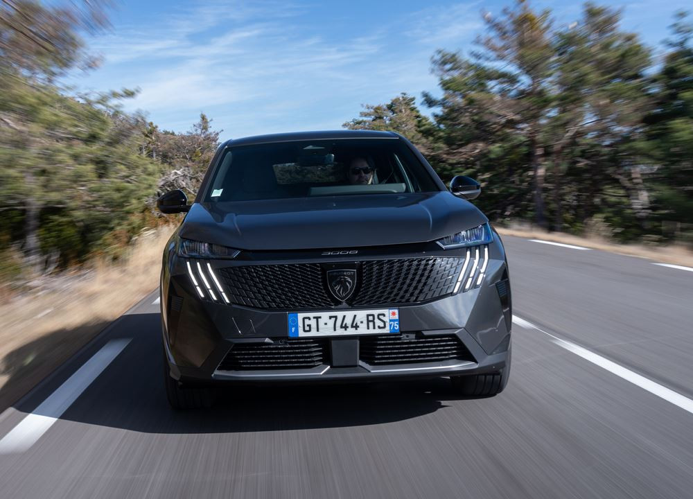 Le SUV fastback électrique Peugeot E-3008 entre dans une nouvelle dimension