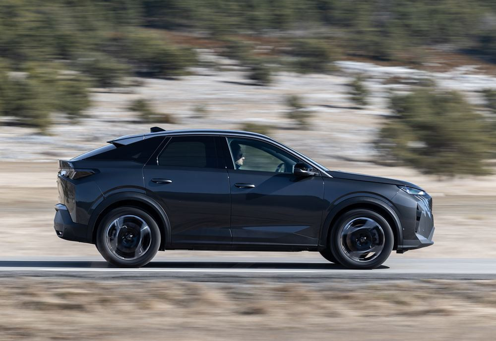Le SUV fastback électrique Peugeot E-3008 entre dans une nouvelle dimension