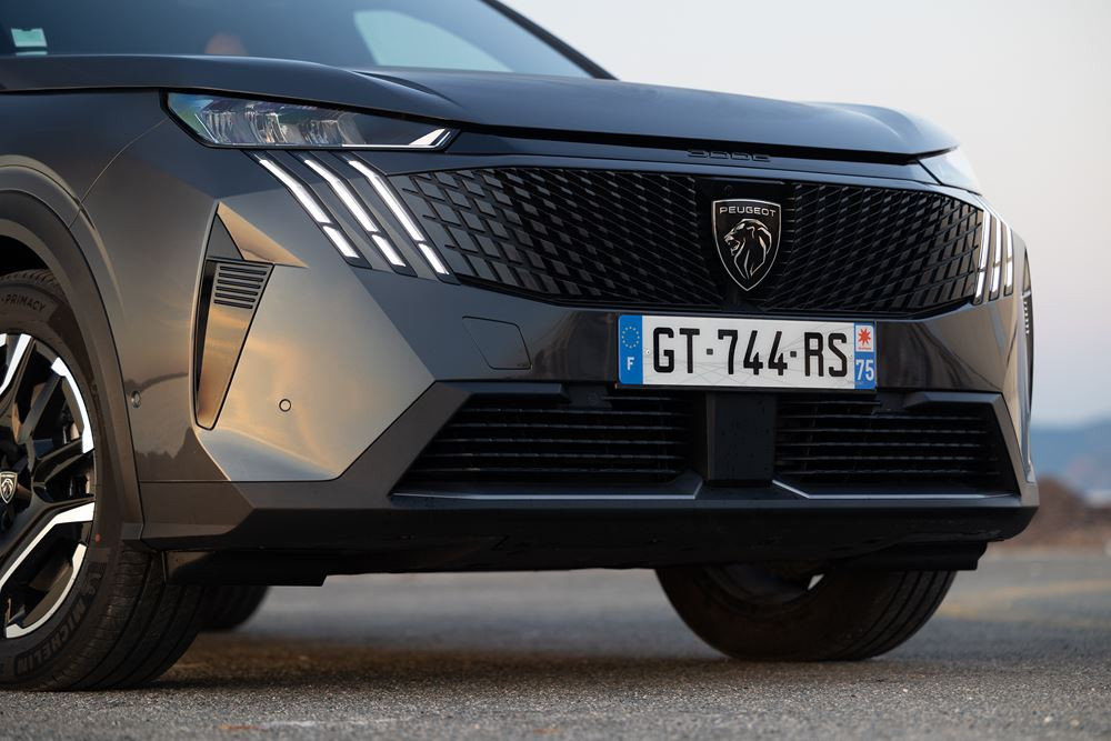 Le SUV fastback électrique Peugeot E-3008 entre dans une nouvelle dimension