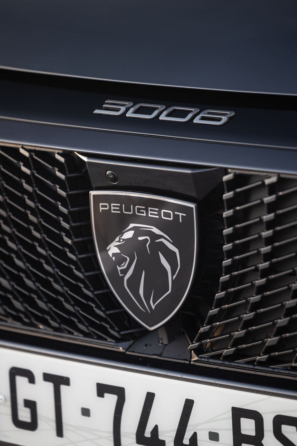 Le SUV fastback électrique Peugeot E-3008 entre dans une nouvelle dimension