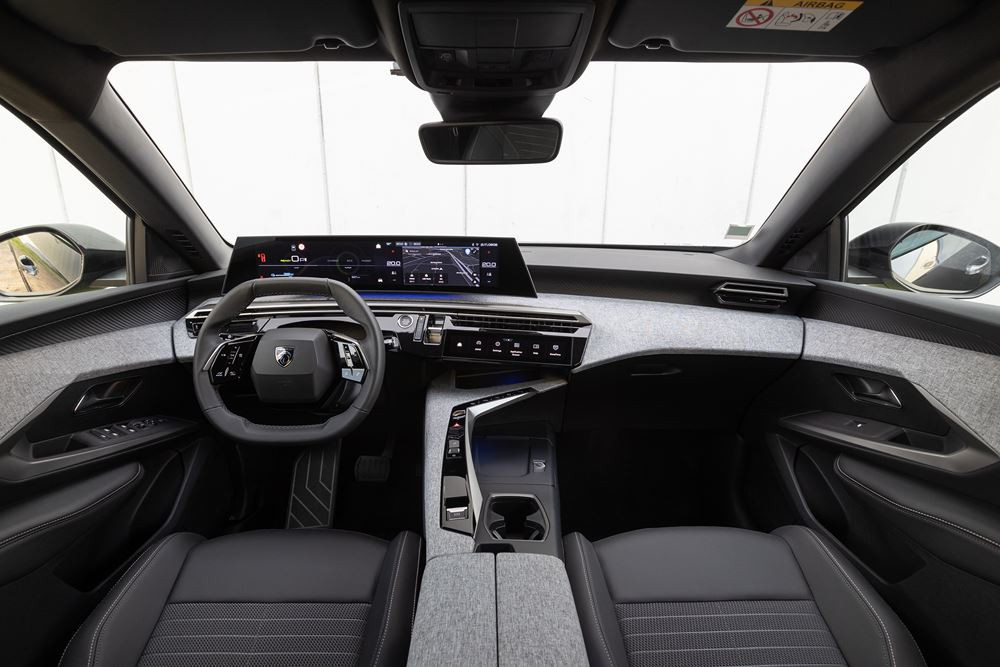 Le SUV fastback électrique Peugeot E-3008 entre dans une nouvelle dimension