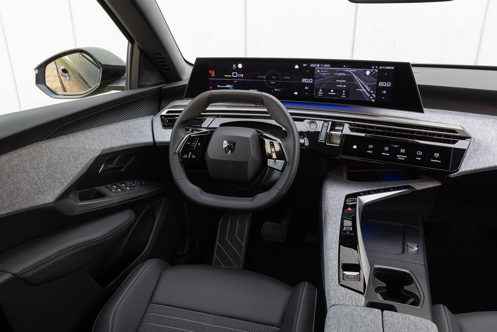 Le SUV fastback électrique Peugeot E-3008 entre dans une nouvelle dimension