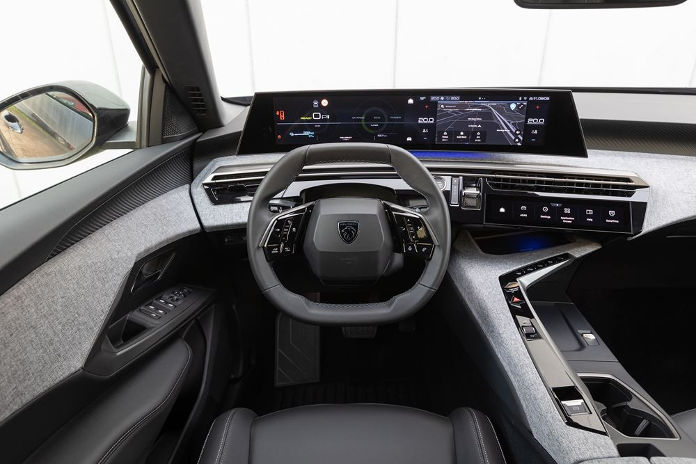 Le SUV fastback électrique Peugeot E-3008 entre dans une nouvelle dimension
