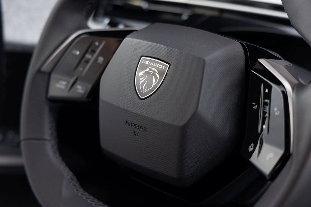 Le SUV fastback électrique Peugeot E-3008 entre dans une nouvelle dimension