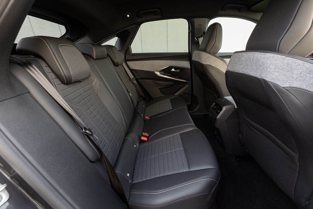 Le SUV fastback électrique Peugeot E-3008 entre dans une nouvelle dimension