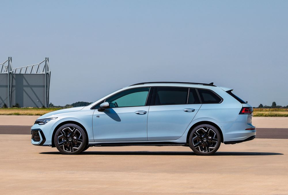 La Volkswagen Golf SW retouchée en approche