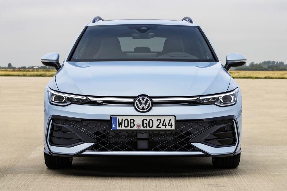 La Volkswagen Golf SW retouchée en approche