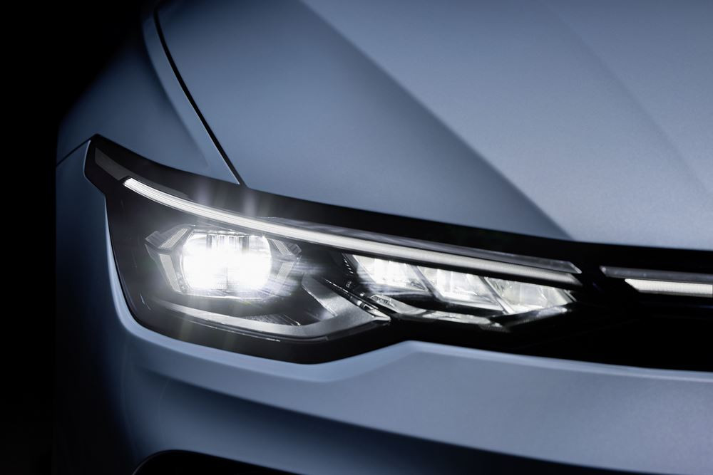 La Volkswagen Golf SW retouchée en approche