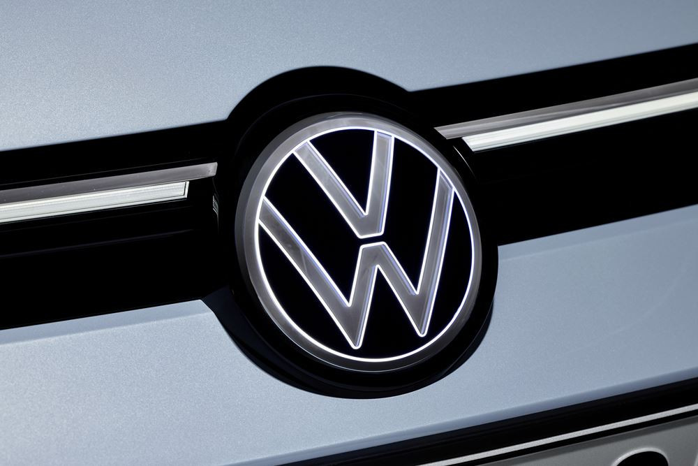 La Volkswagen Golf SW retouchée en approche