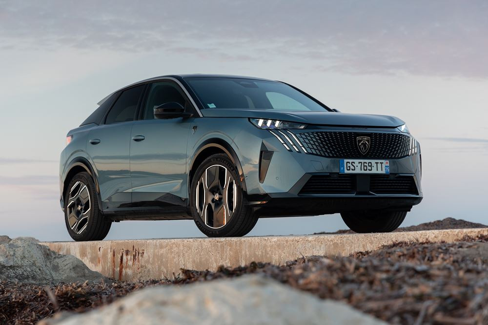 Le SUV fastback Peugeot 3008 opte pour un style dynamique