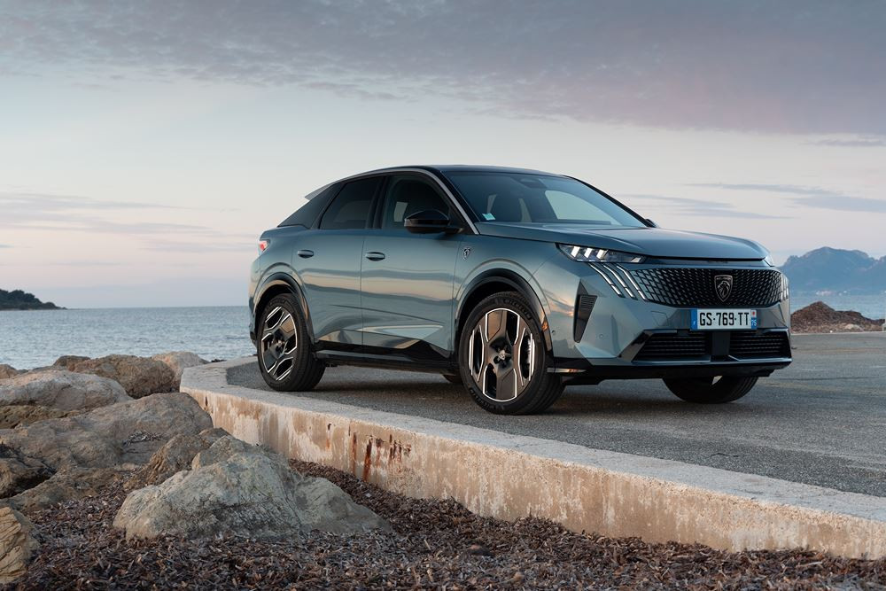 Le SUV fastback Peugeot 3008 opte pour un style dynamique