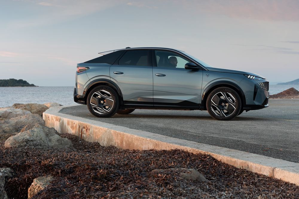 Le SUV fastback Peugeot 3008 opte pour un style dynamique