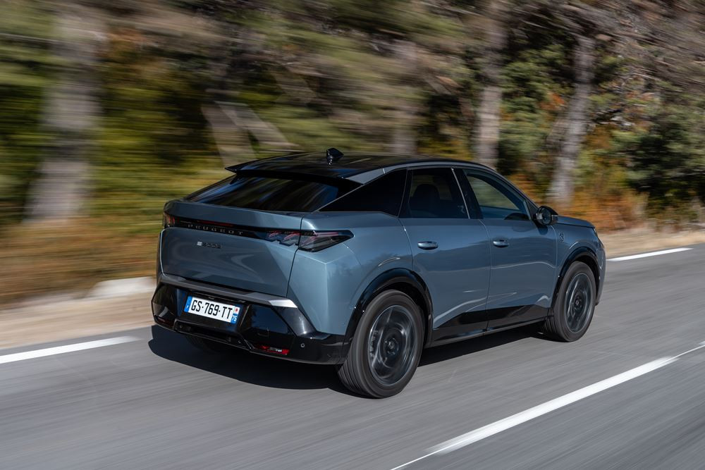 Le SUV fastback Peugeot 3008 opte pour un style dynamique