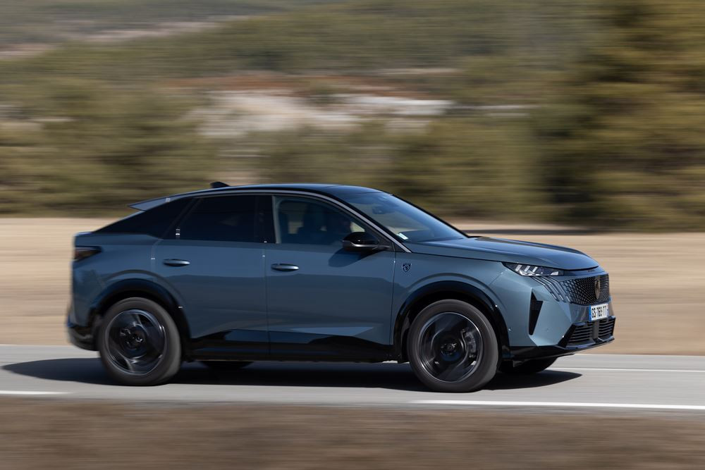 Le SUV fastback Peugeot 3008 opte pour un style dynamique