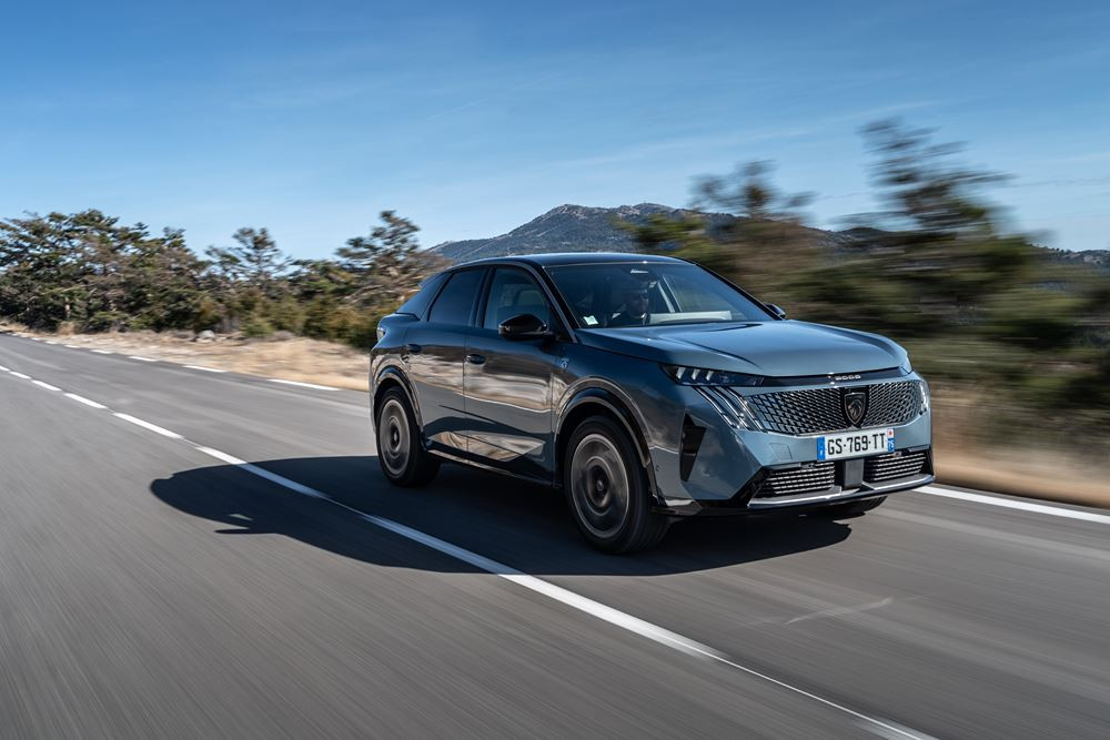 Le SUV fastback Peugeot 3008 opte pour un style dynamique