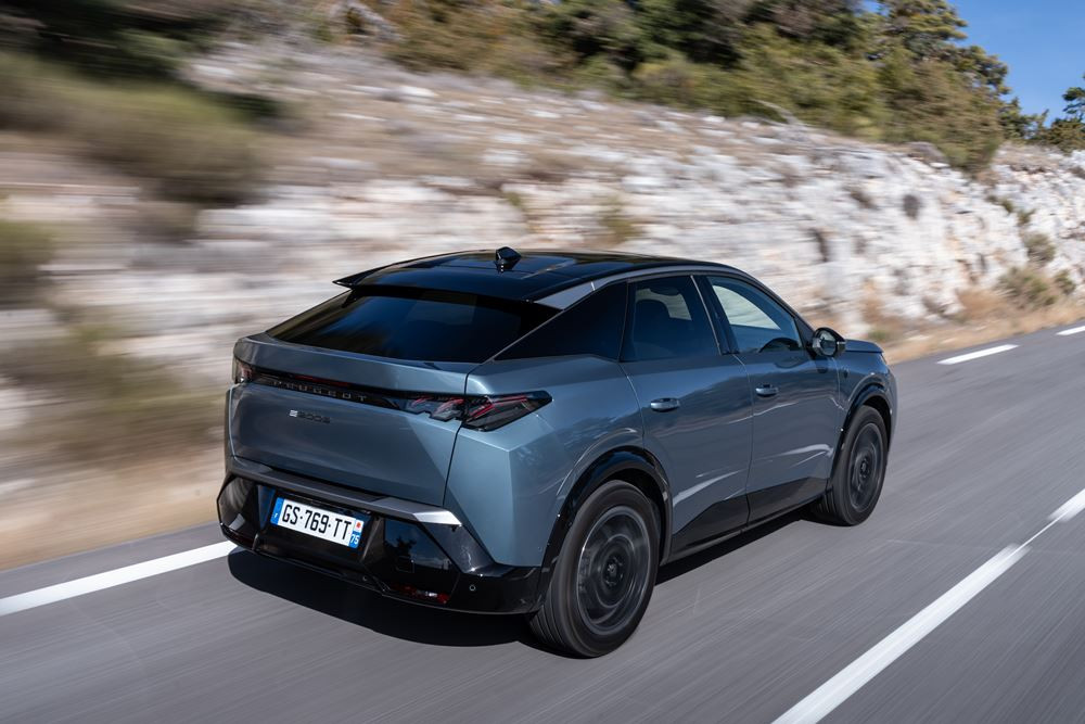 Le SUV fastback Peugeot 3008 opte pour un style dynamique