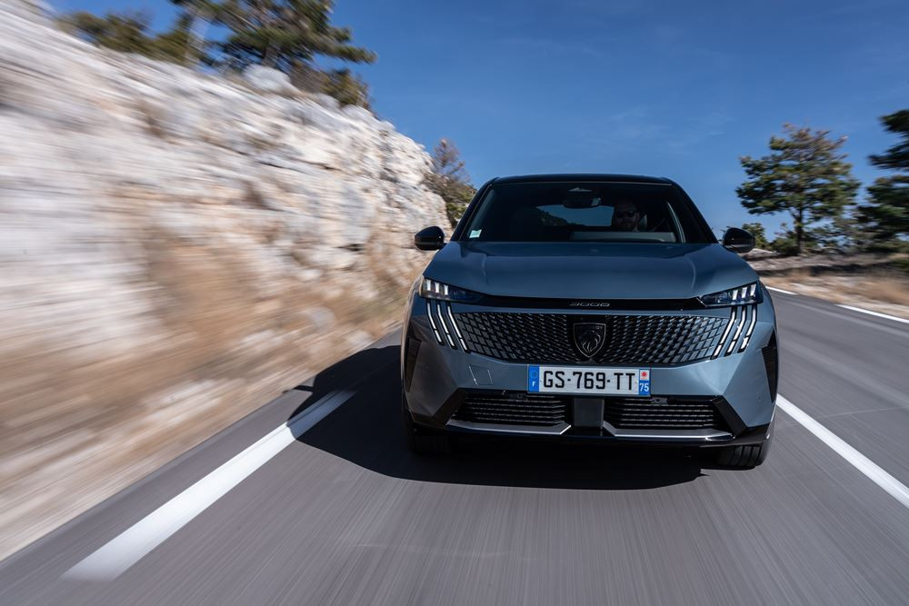 Le SUV fastback Peugeot 3008 opte pour un style dynamique