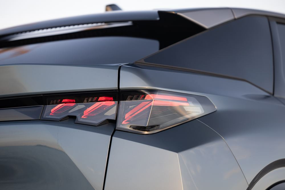 Le SUV fastback Peugeot 3008 opte pour un style dynamique