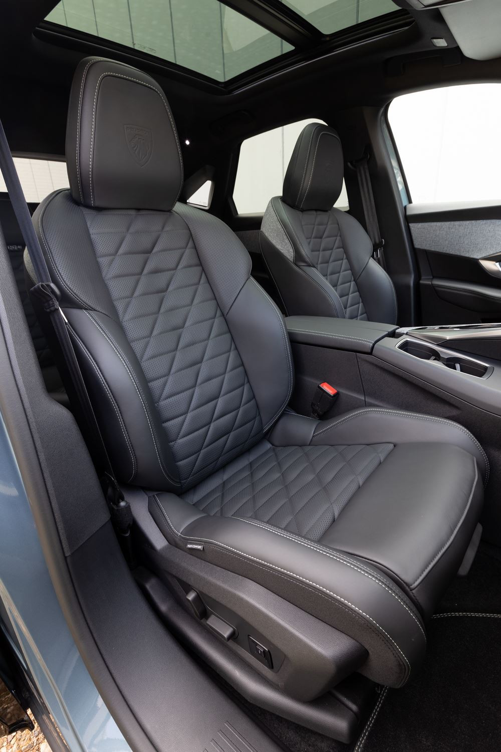 Le SUV fastback Peugeot 3008 opte pour un style dynamique
