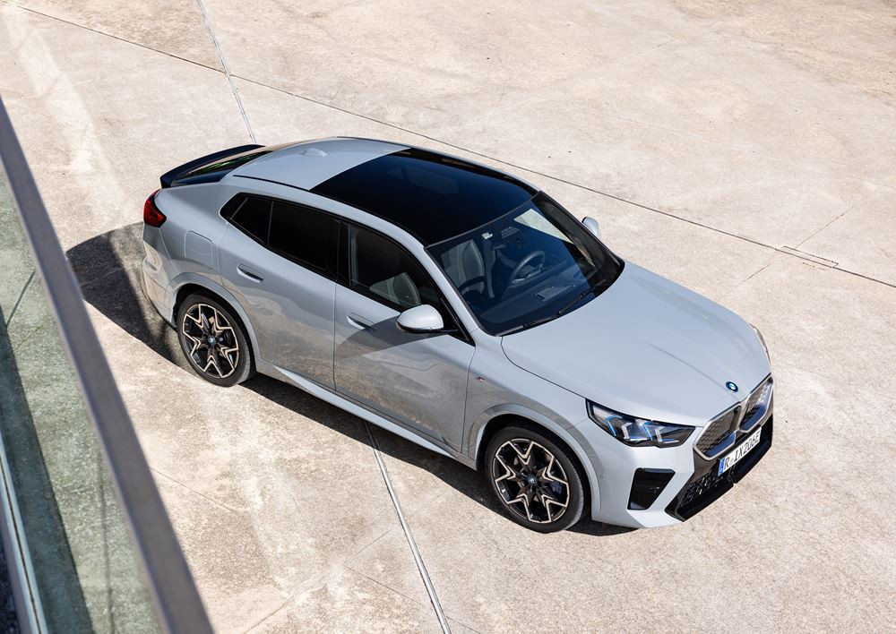 Le SAC électrique BMW iX2 xDrive30 affiche une autonomie WLTP de 417 à 449 km