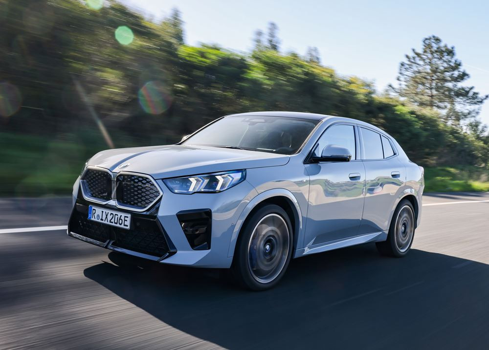 Le SAC électrique BMW iX2 xDrive30 affiche une autonomie WLTP de 417 à 449 km