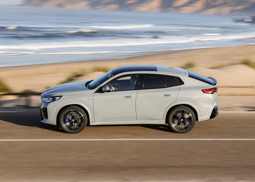 Le SAC électrique BMW iX2 xDrive30 affiche une autonomie WLTP de 417 à 449 km