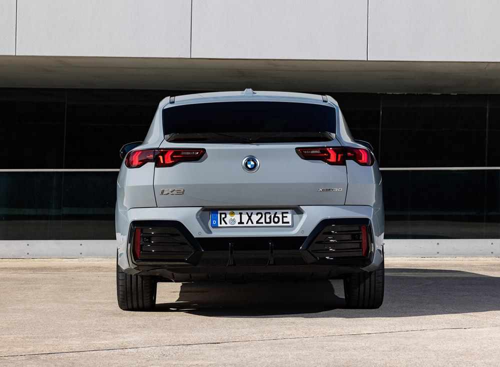 Le SAC électrique BMW iX2 xDrive30 affiche une autonomie WLTP de 417 à 449 km