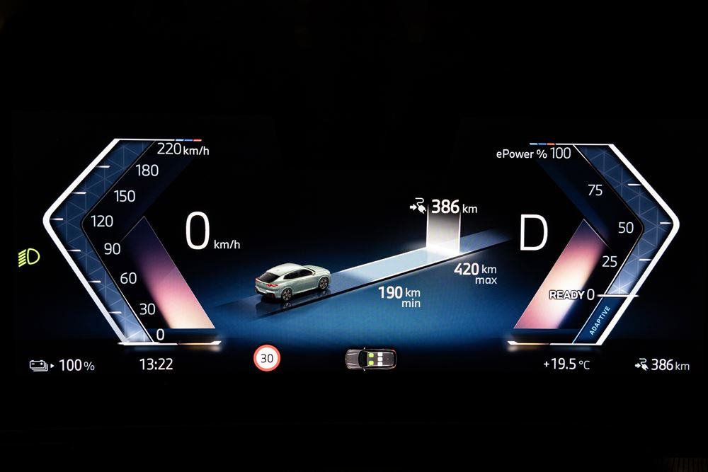 Le SAC électrique BMW iX2 xDrive30 affiche une autonomie WLTP de 417 à 449 km