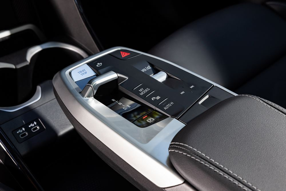 Le SAC électrique BMW iX2 xDrive30 affiche une autonomie WLTP de 417 à 449 km