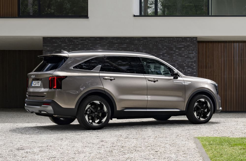Le grand SUV Kia Sorento restylé en approche en version hybride rechargeable