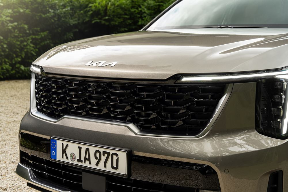 Le grand SUV Kia Sorento restylé en approche en version hybride rechargeable