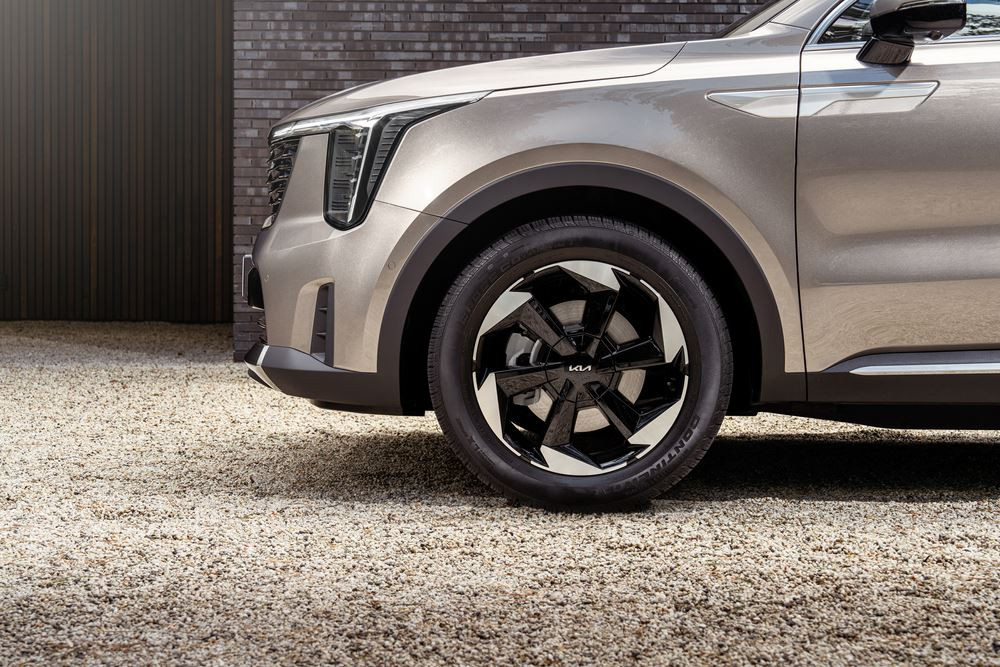 Le grand SUV Kia Sorento restylé en approche en version hybride rechargeable